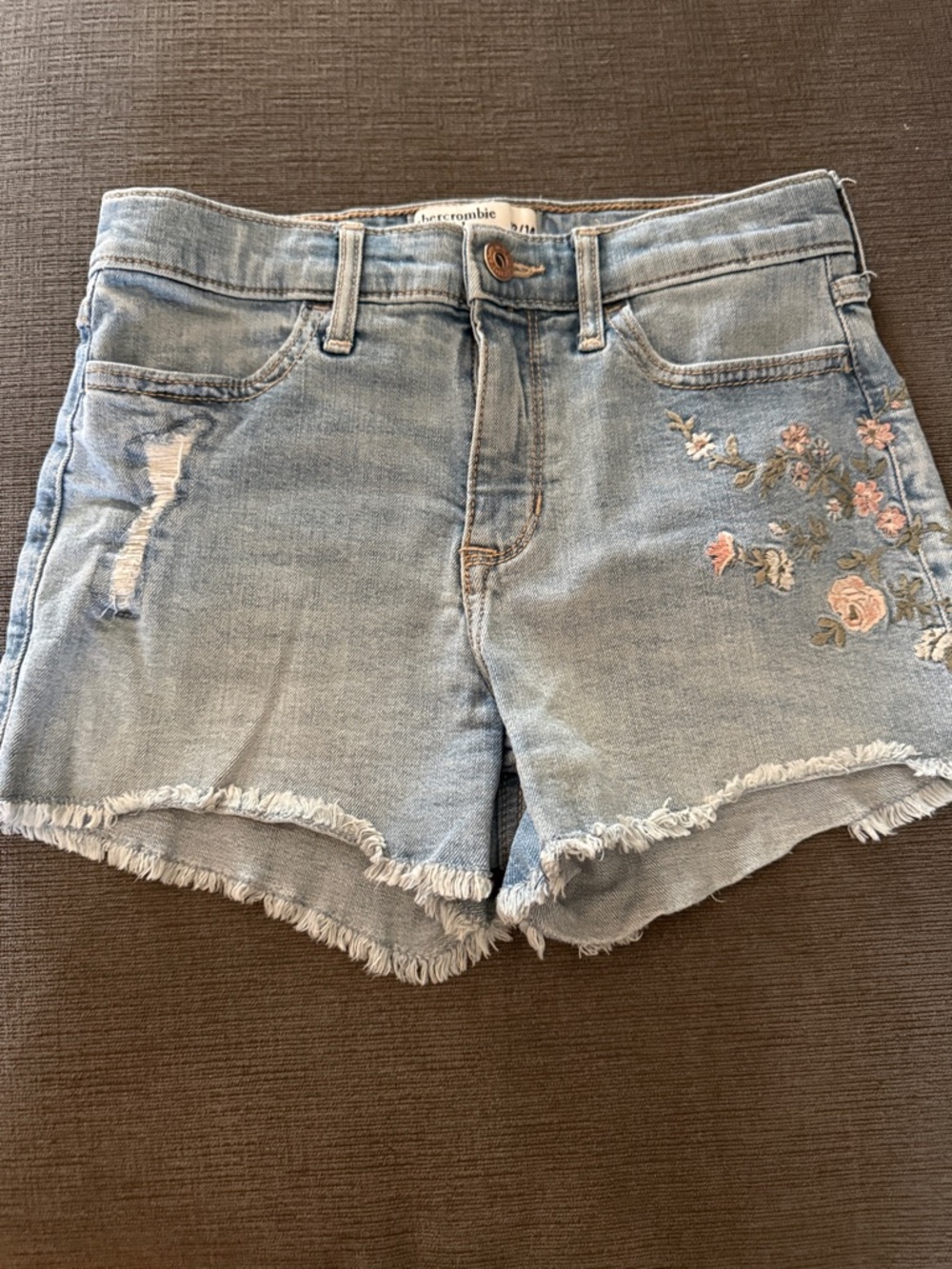 Abercrombie & Fitch kidLight Wash Denim Shorts with Floral Embroidery size 13/14